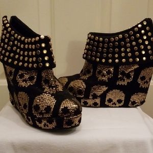 Sequin skull wedges